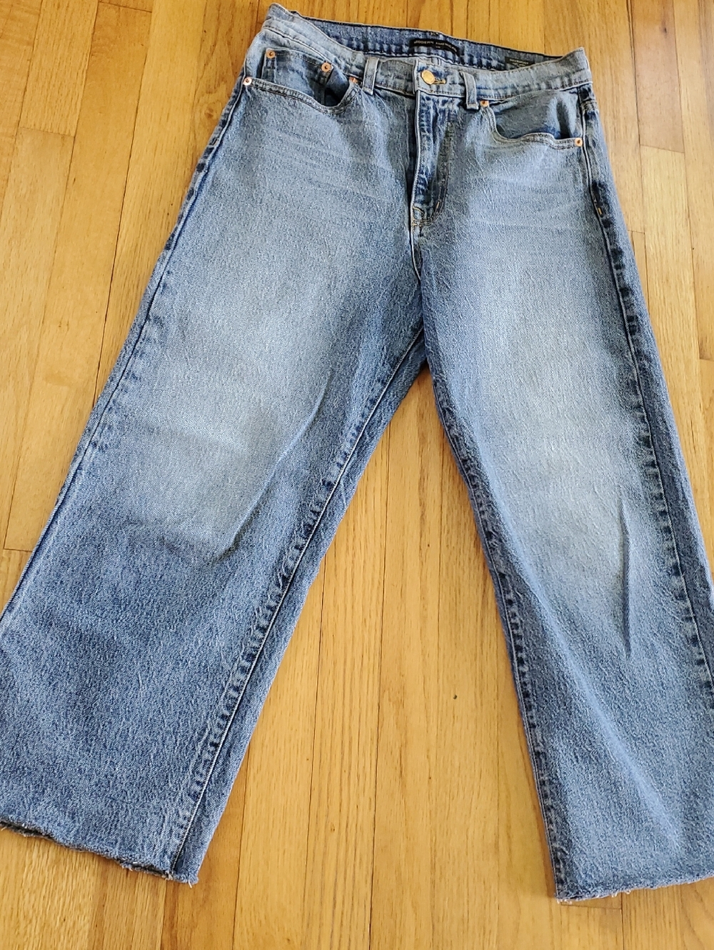 Classic Wide-Leg Women’s Jeans - Light Washed Blue